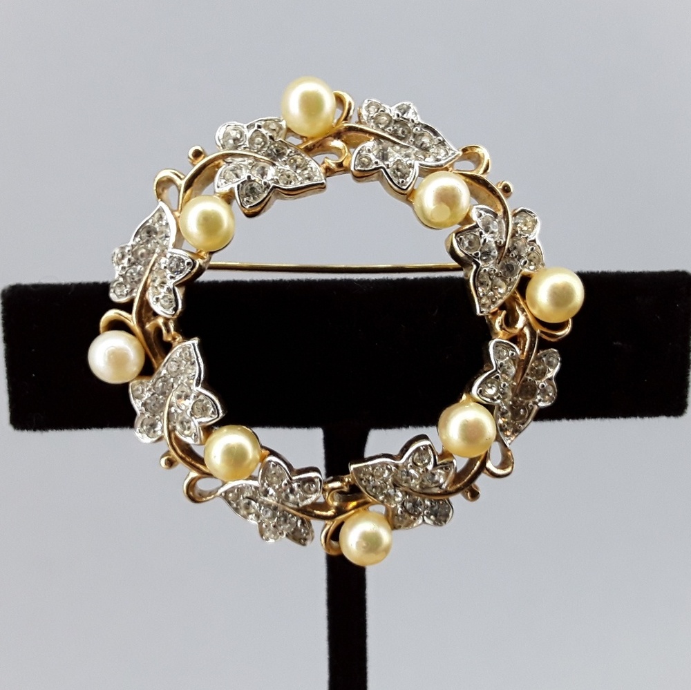 Crown Trifari Pearl Rhinestone Brooch Gold Tone